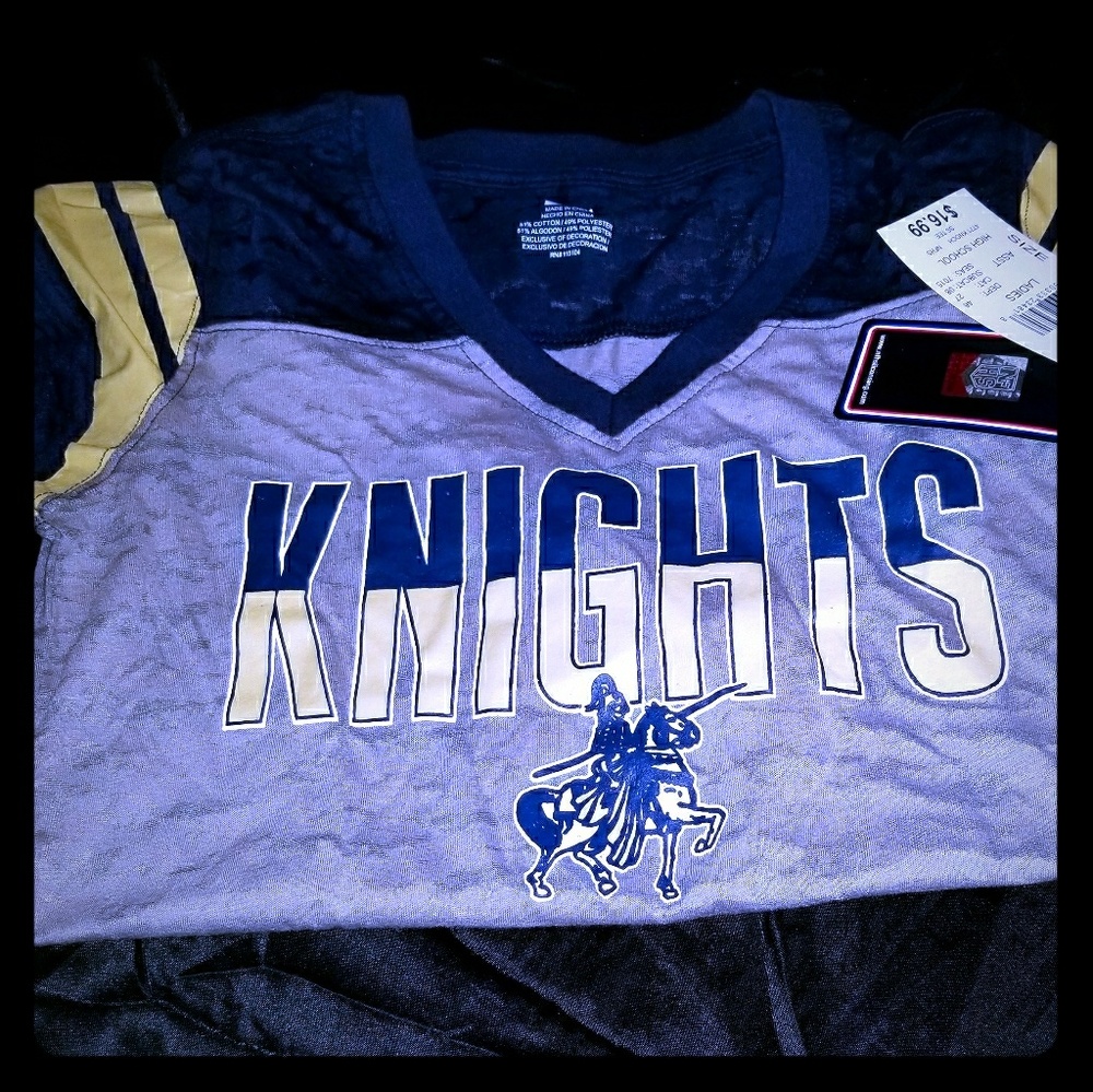 Women's size s NWT distressed Knights  t shirt